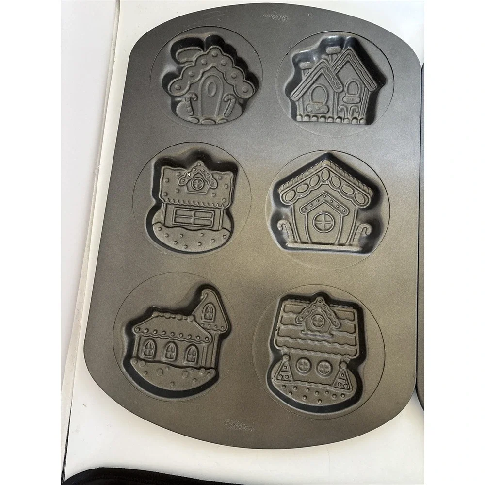 Wilton So2 Cookie Sheet Pans‎ Princess Dress Up Holiday Gingerbread Houses